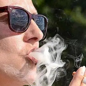 Mujer fumando