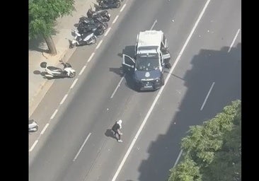 Vídeo: Un manifestante de la huelga del Metal hiere de una pedrada en la cabeza a un policía